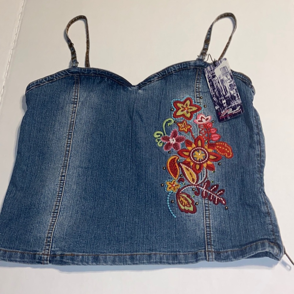 New with tag Platinum Plush flower 🌺 embroidered, studded jean top size L